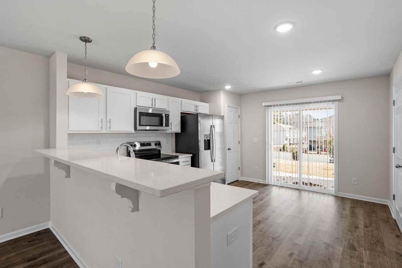 1006 Peony Ln - Photo 5 of 19