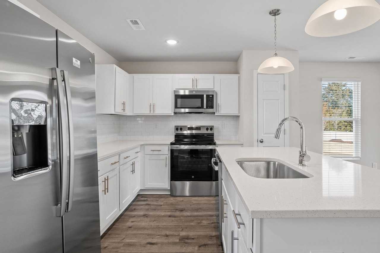 1047 Peony Ln - Photo 4 of 30