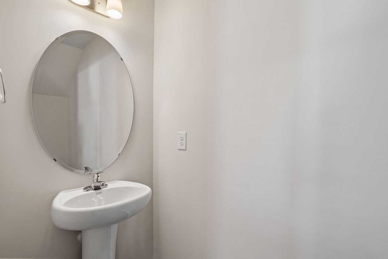 1047 Peony Ln - Photo 5 of 30