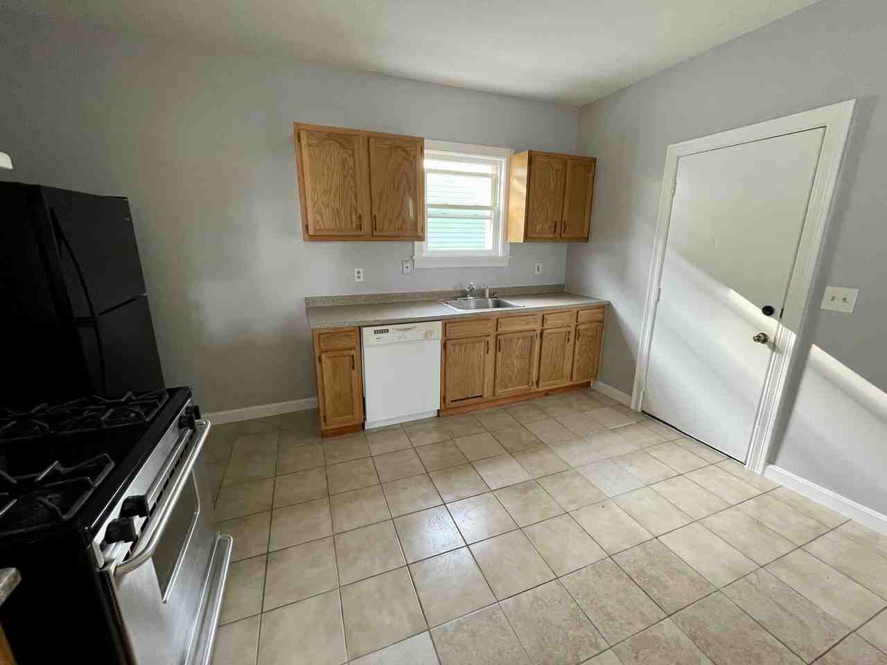 48 Pekin St #2 - Photo 5 of 9