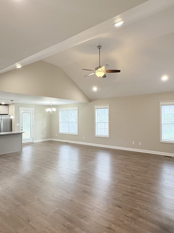 646 Mcintyre St #NA - Photo 3 of 19