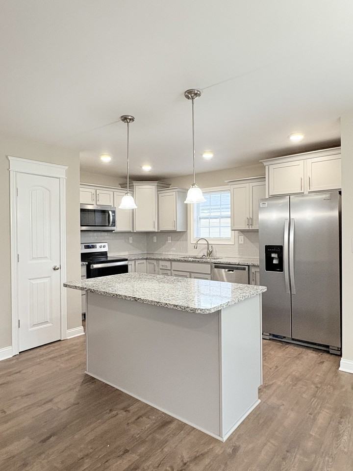 646 Mcintyre St #NA - Photo 5 of 19