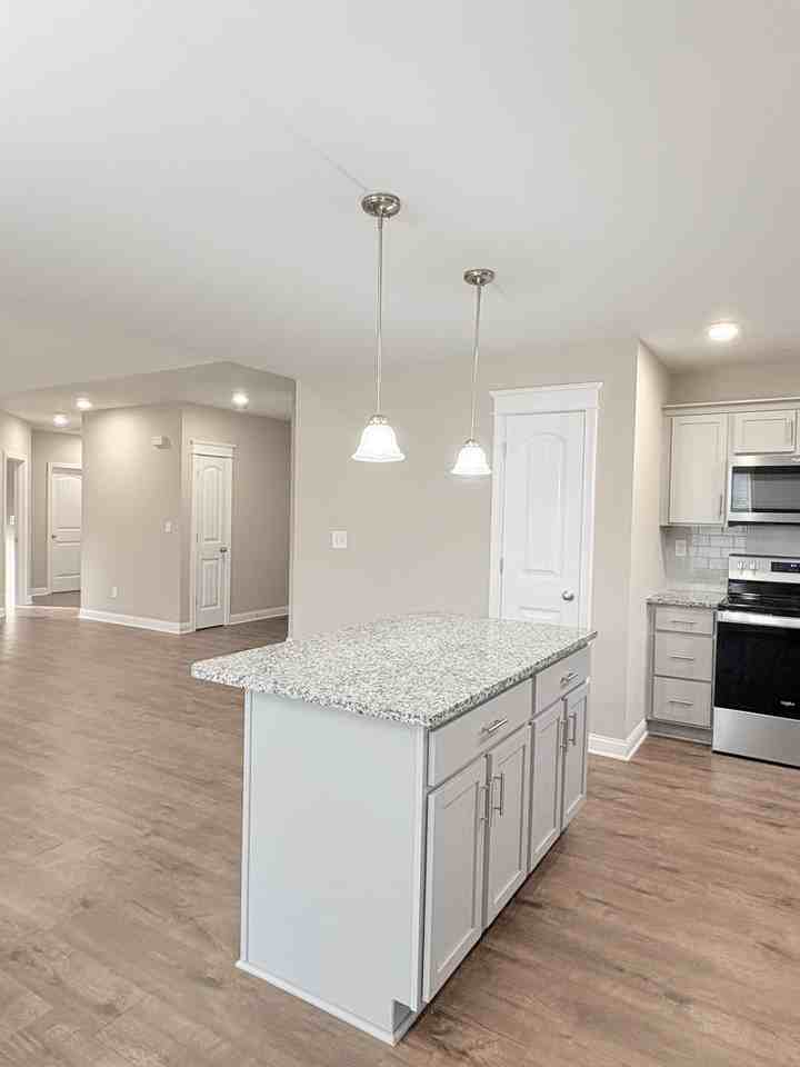 646 Mcintyre St #NA - Photo 6 of 19