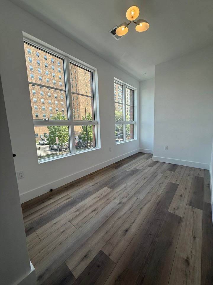 281 Halsey St #504 - Photo 7 of 10