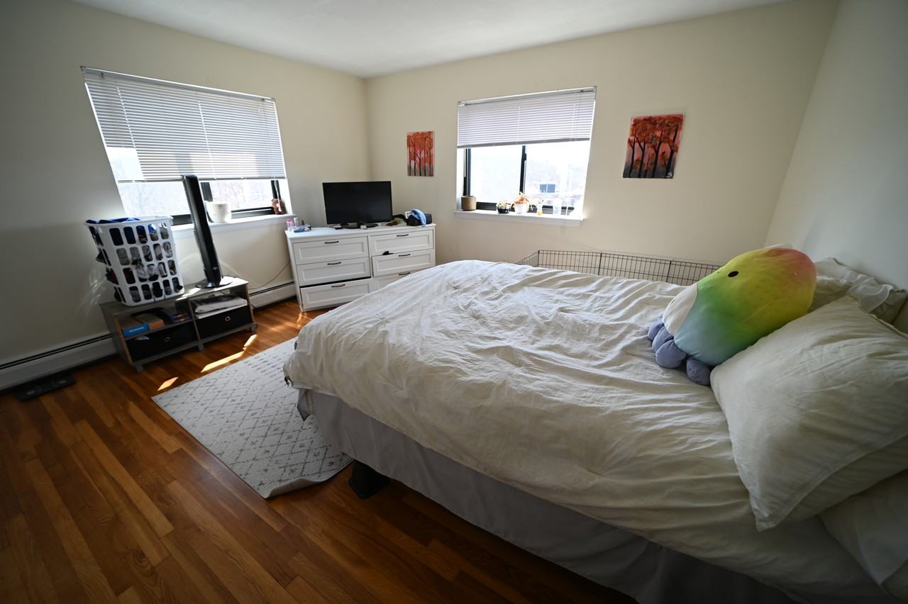 95 Sutherland Rd #4C - Photo 3 of 12