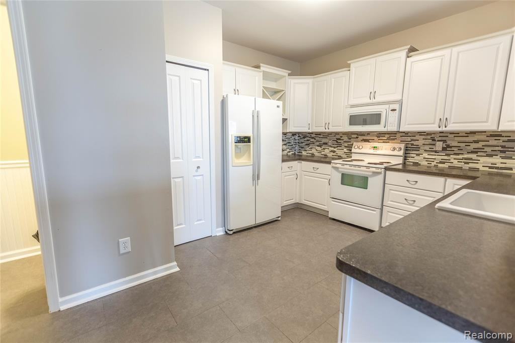 665 Abbington Ct #NA - Photo 5 of 26