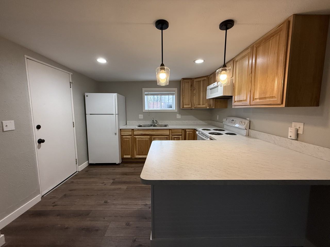 103 Se Mountain View Dr #B - Photo 3 of 8