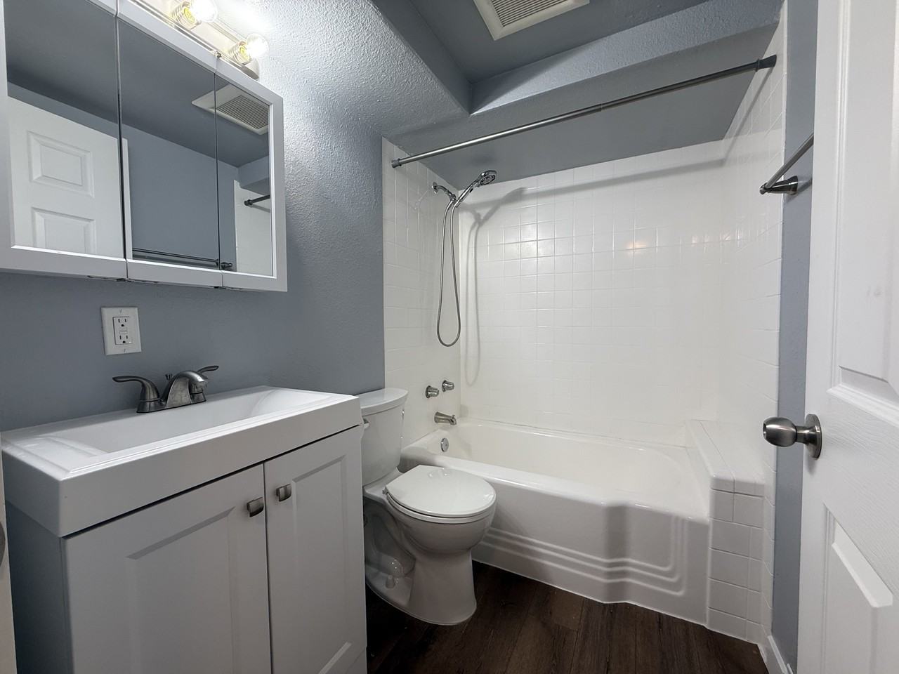 103 Se Mountain View Dr #B - Photo 4 of 8