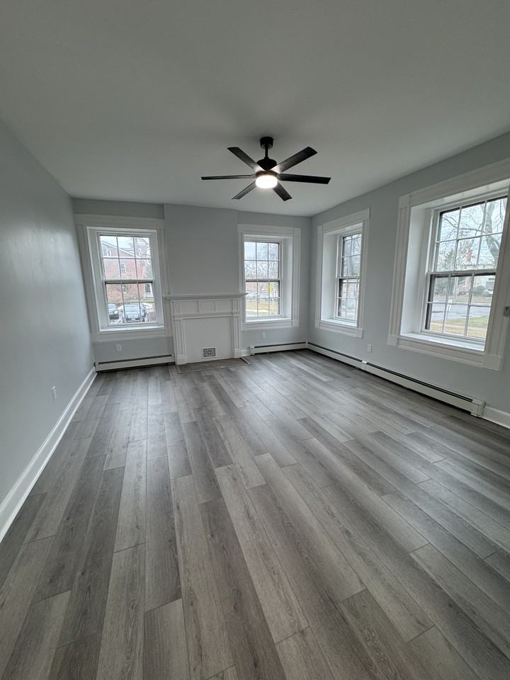 276 Main St - Photo 3 of 18