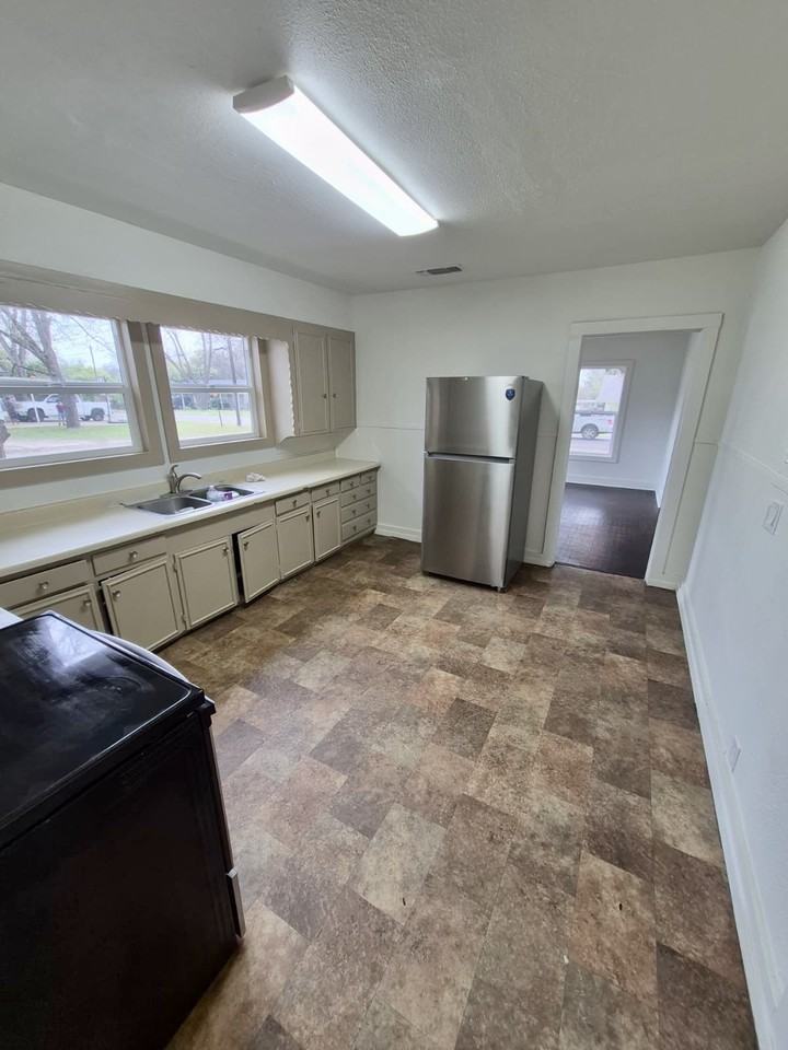 111 W Holland St #NA - Photo 6 of 19