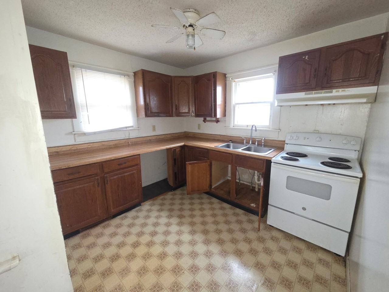 1304 E Lawrence St #NA - Photo 3 of 12