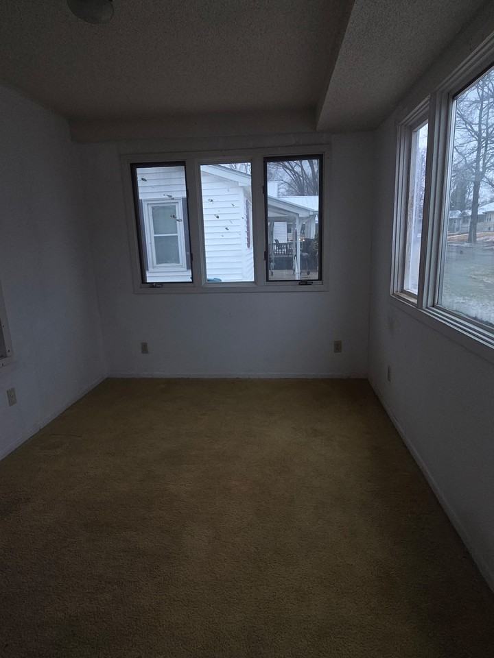 1304 E Lawrence St #NA - Photo 6 of 12