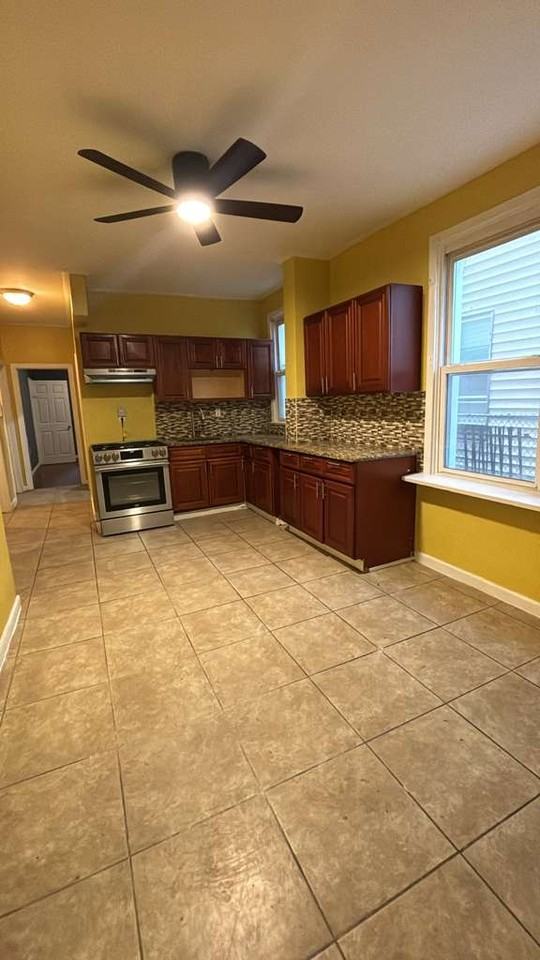 375 6th Ave W #1 - Photo 4 of 17