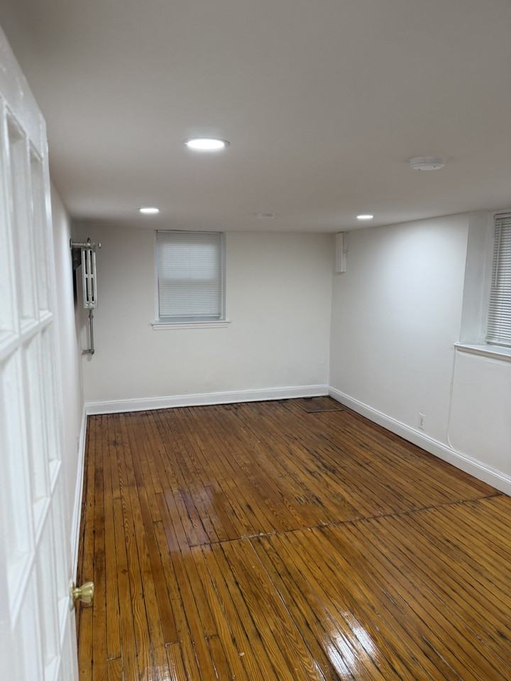 1442 Hollywood Ave #1 - Photo 3 of 5