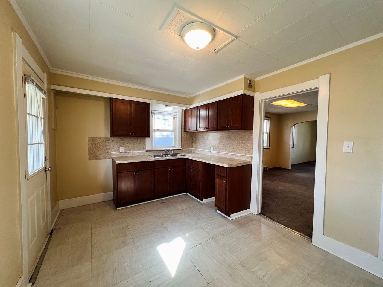 357 Burger St - Photo 5 of 21