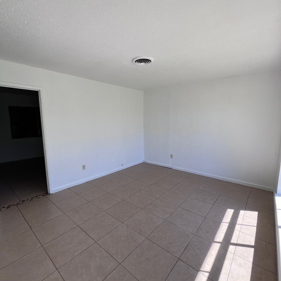 708 Short St #NA - Photo 2 of 25