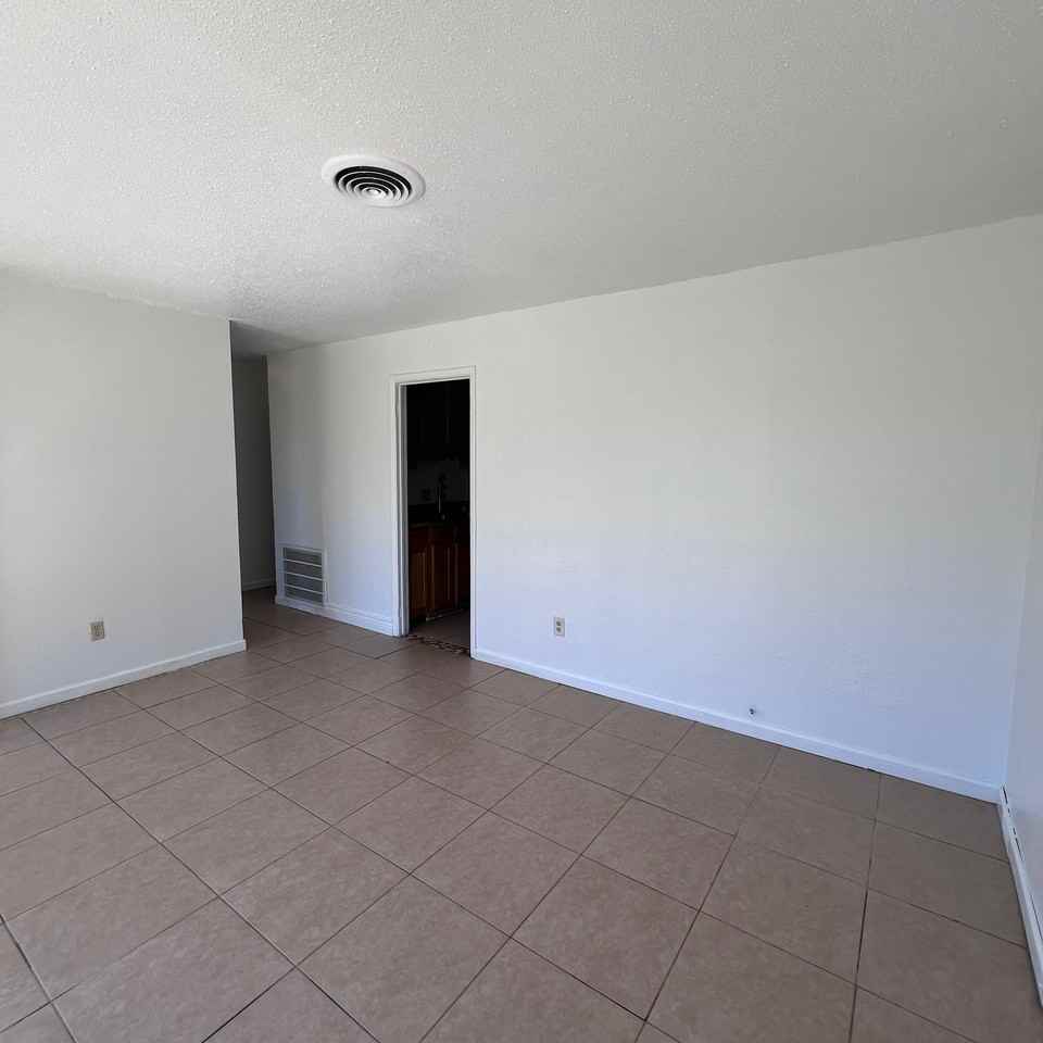 708 Short St #NA - Photo 3 of 25