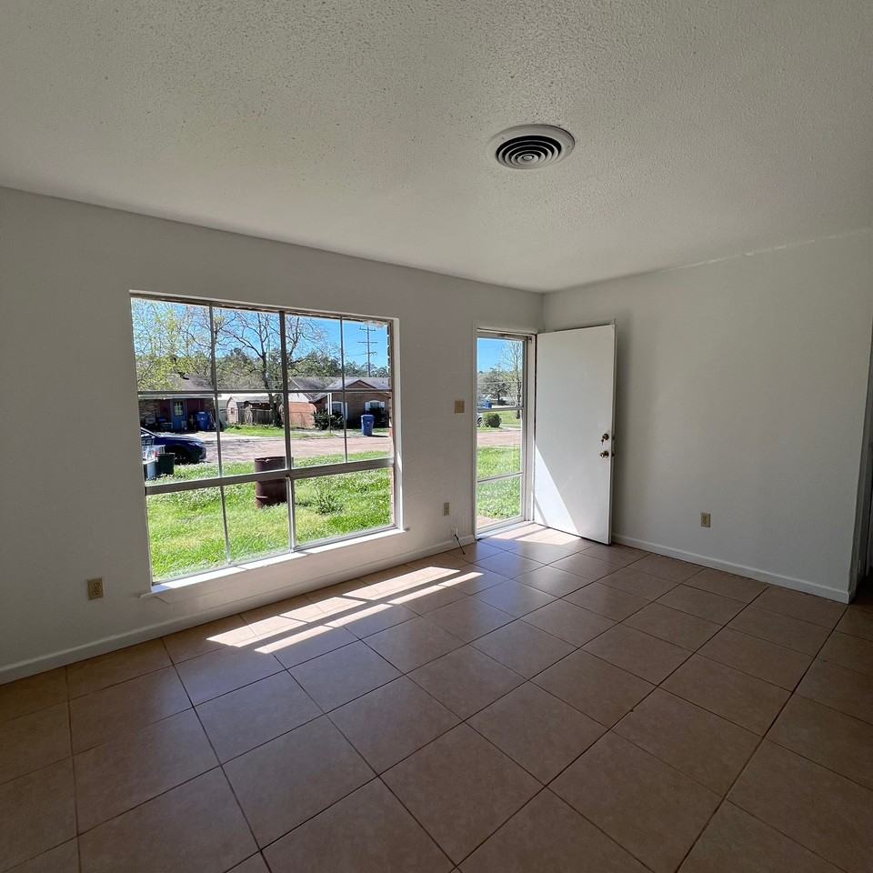 708 Short St #NA - Photo 4 of 25