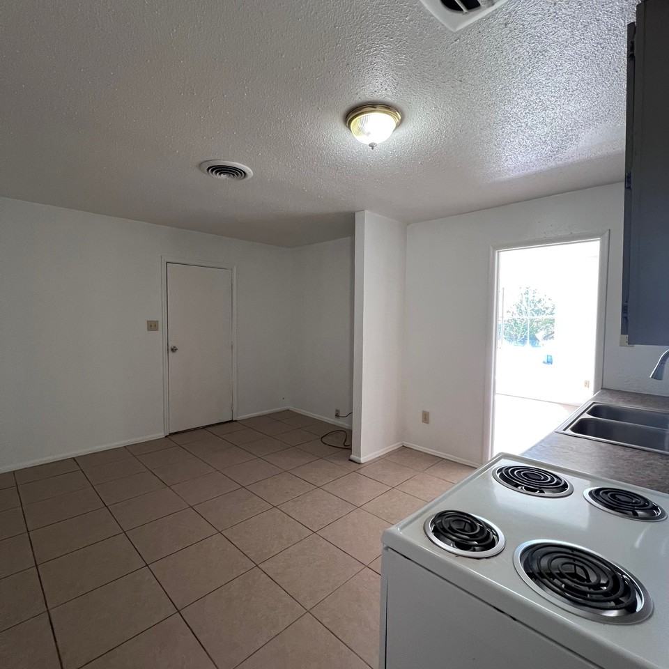 708 Short St #NA - Photo 5 of 25