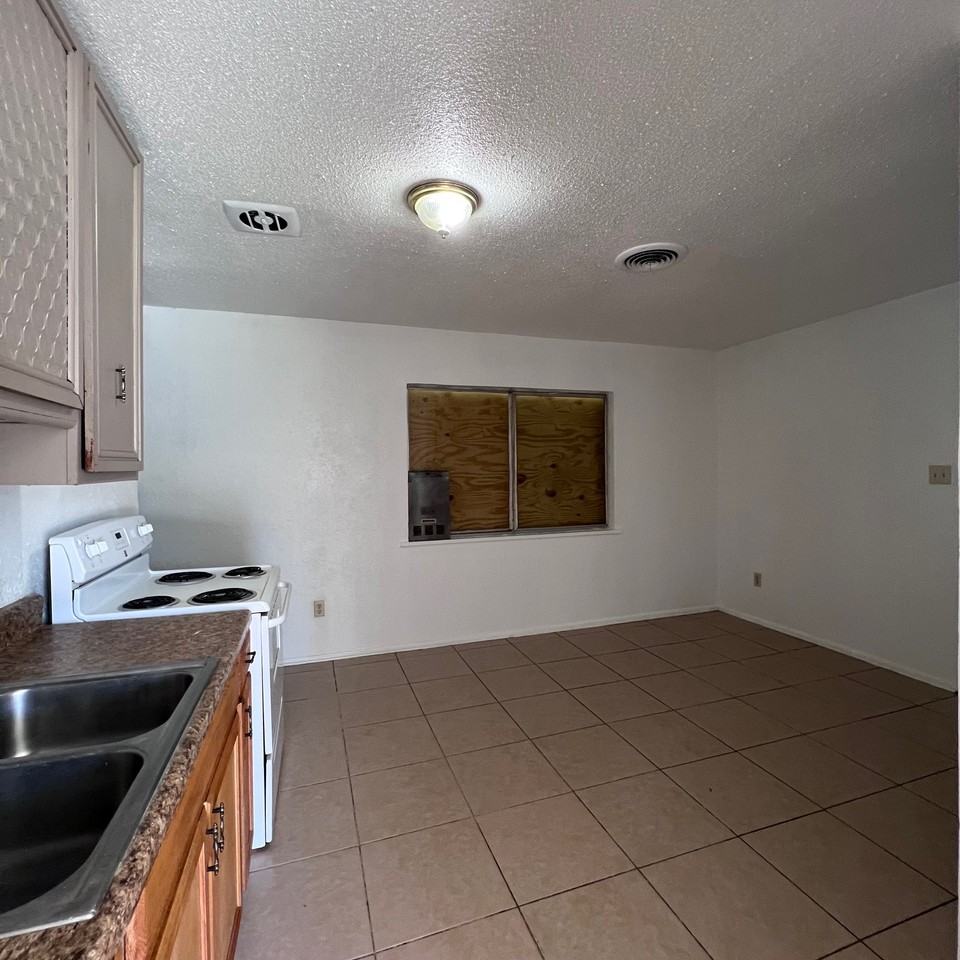 708 Short St #NA - Photo 6 of 25