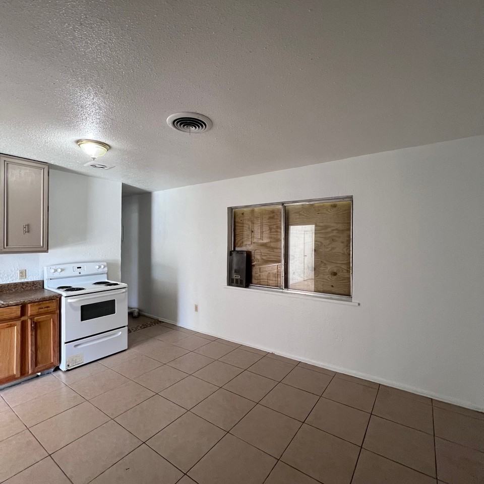 708 Short St #NA - Photo 7 of 25