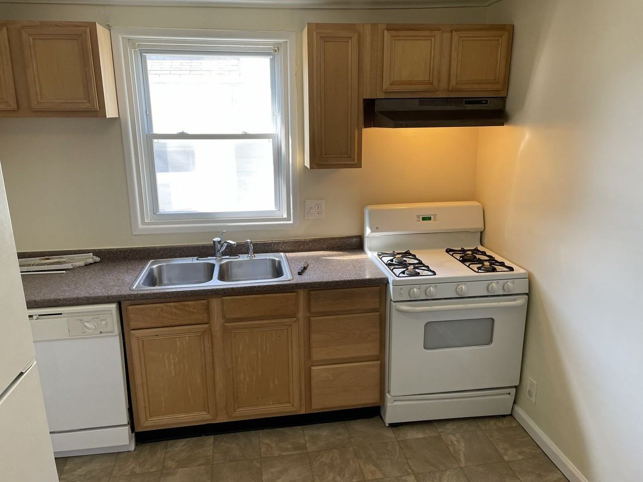 4210 Raspe Ave - Photo 4 of 21