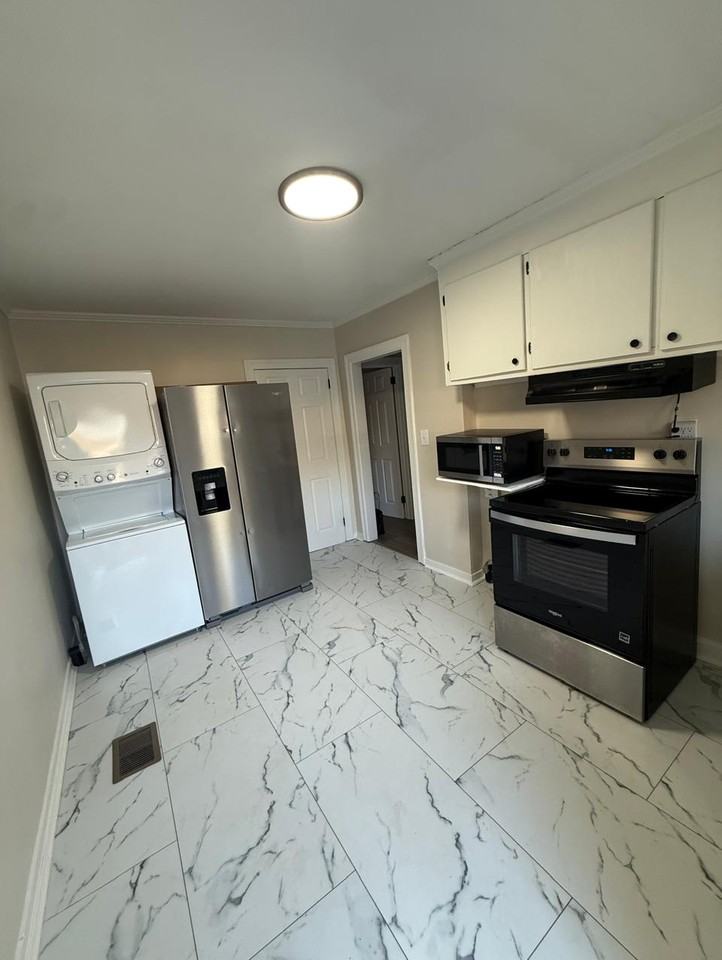 104 Christopher St #104 - Photo 3 of 17