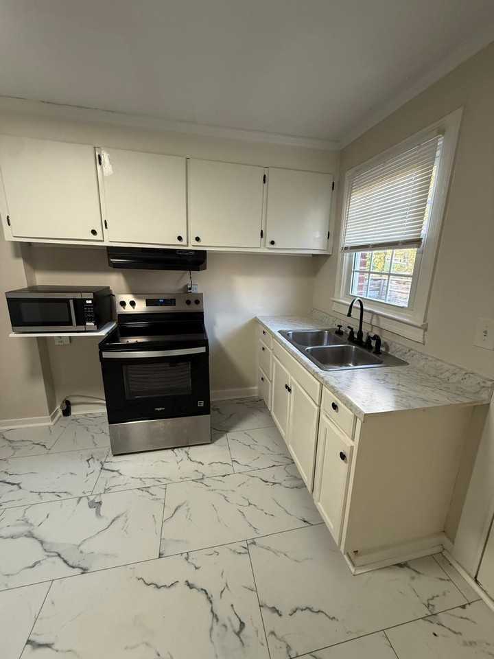 104 Christopher St #104 - Photo 4 of 17