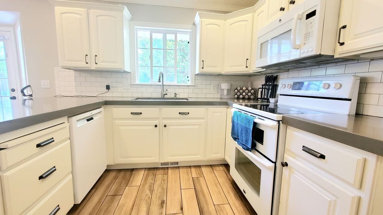 459 E 900 N - Photo 3 of 22