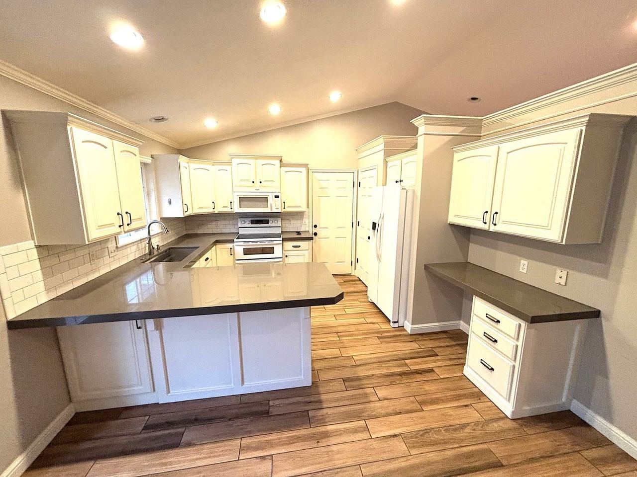 459 E 900 N - Photo 4 of 22