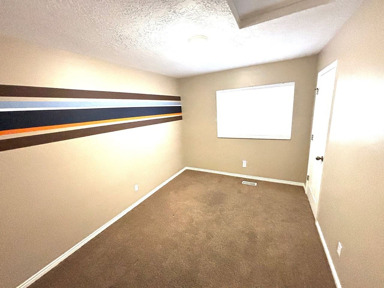 459 E 900 N - Photo 5 of 22