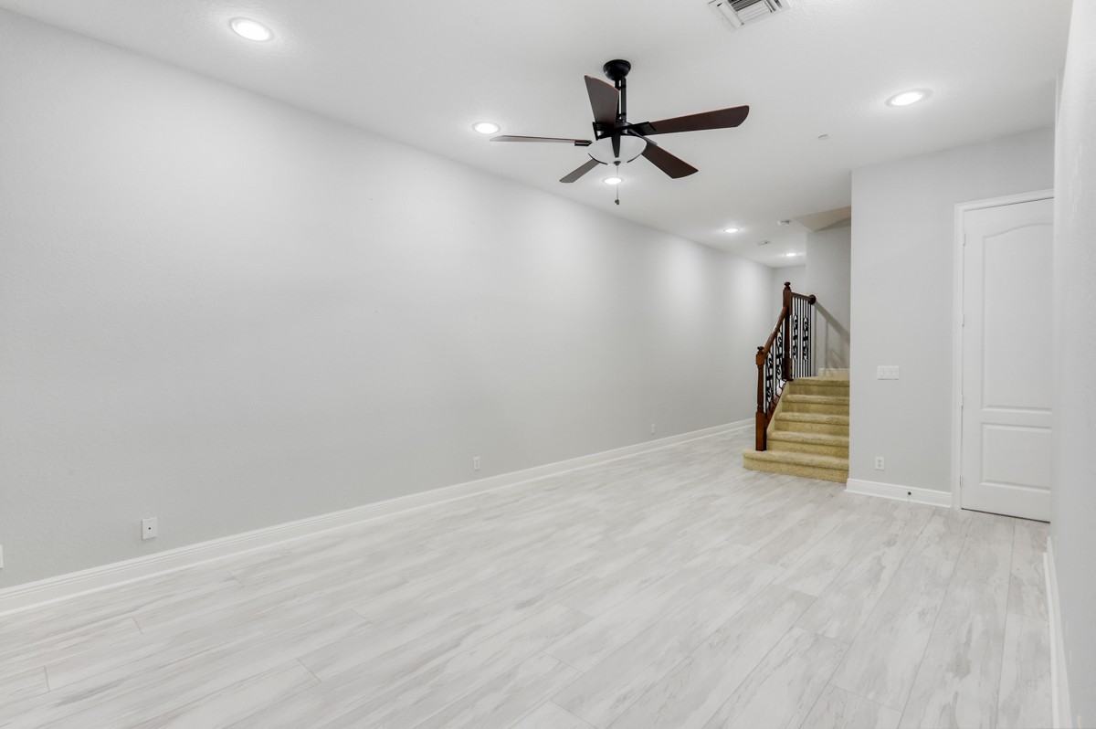 5006 Vine Cliff Way W