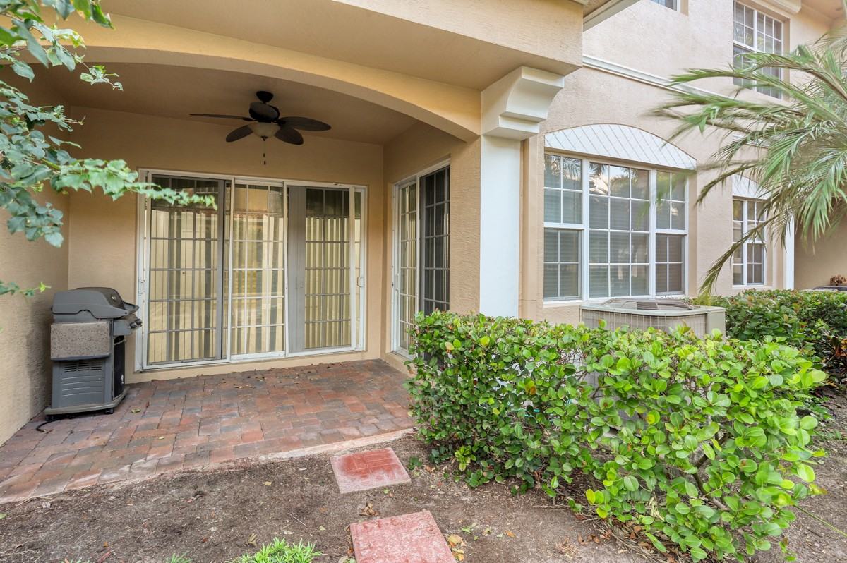 5006 Vine Cliff Way W - Photo 3 of 37