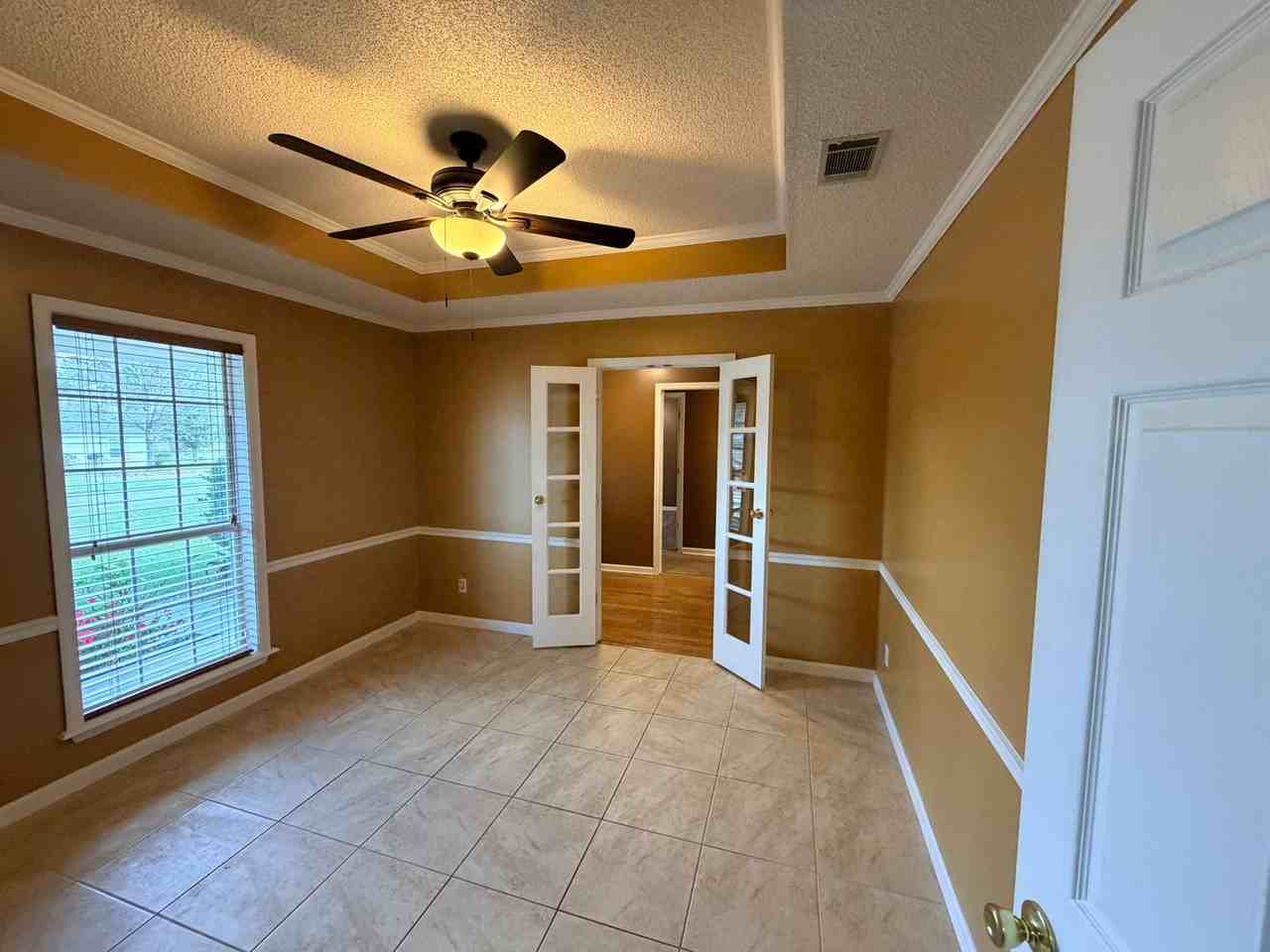 3919 Stratford Cir - Photo 4 of 38