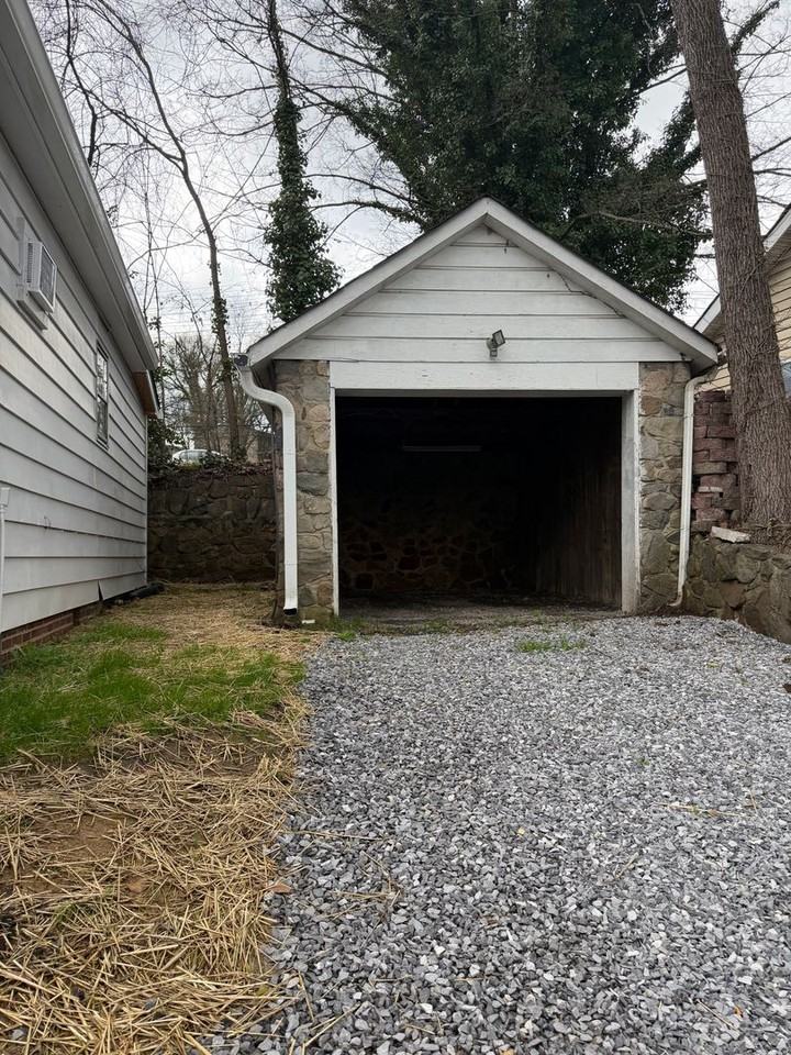 409 Eastgate Rd - Photo 2 of 7