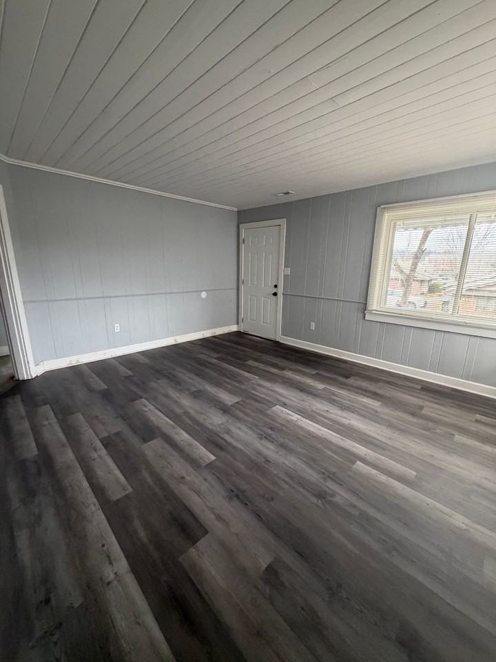 409 Eastgate Rd - Photo 3 of 7