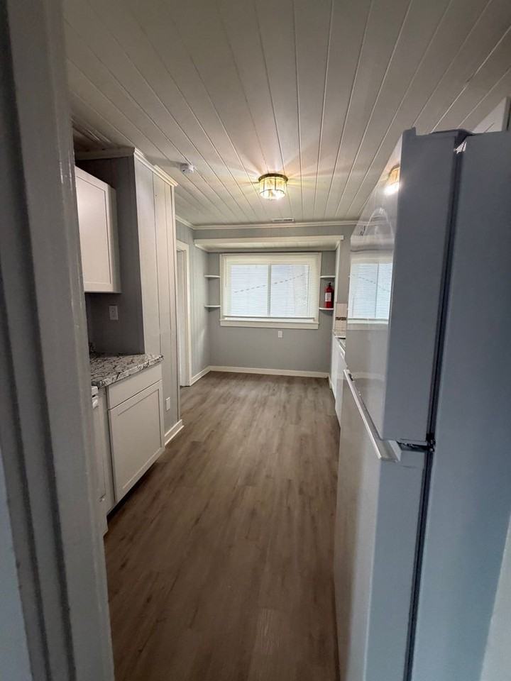 409 Eastgate Rd - Photo 4 of 7