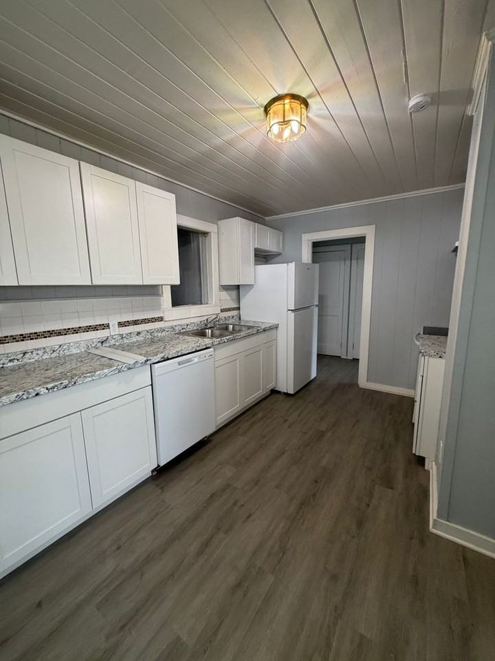 409 Eastgate Rd - Photo 6 of 7