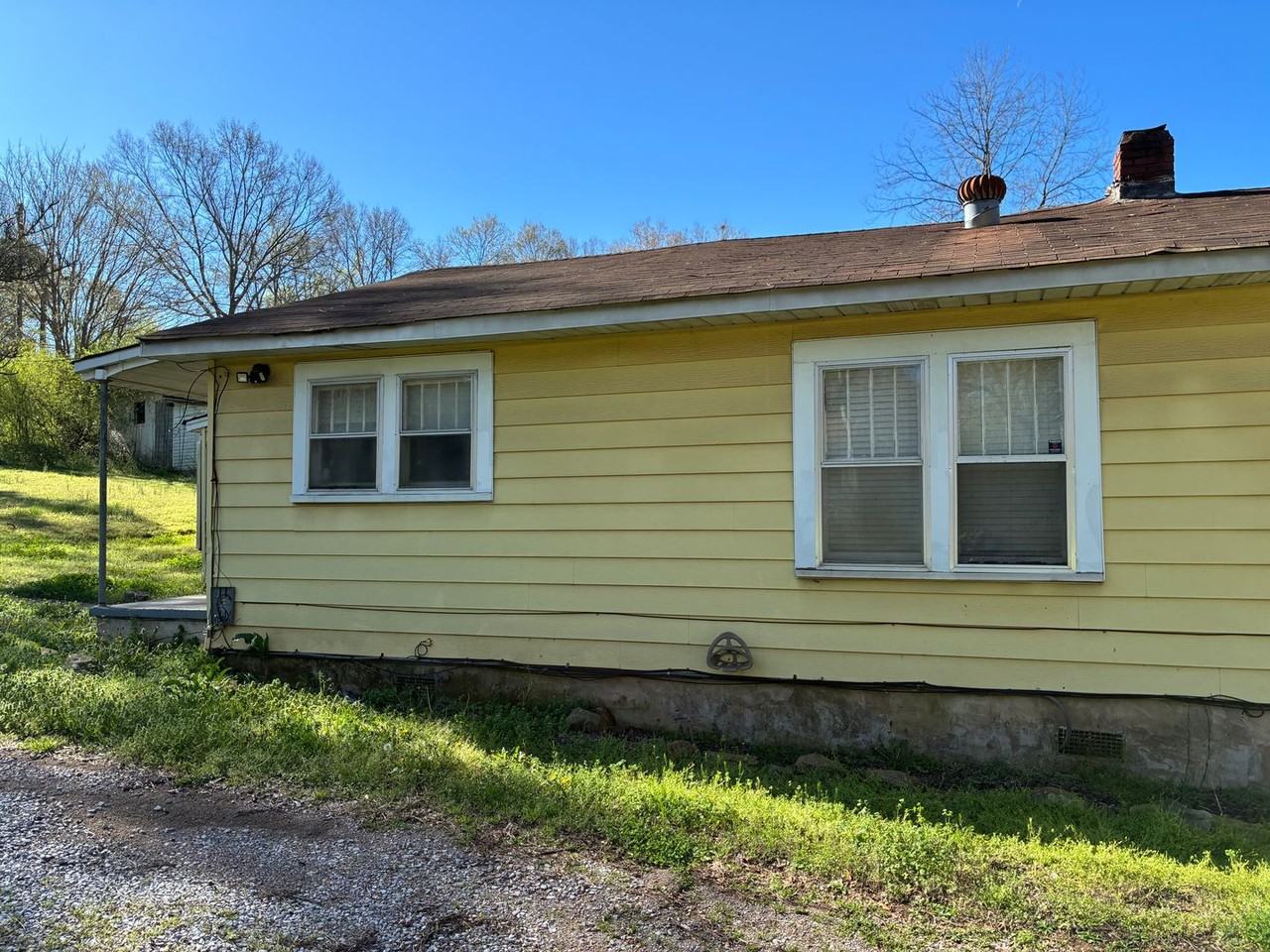 221 Eastern Valley Rd - Photo 2 of 12