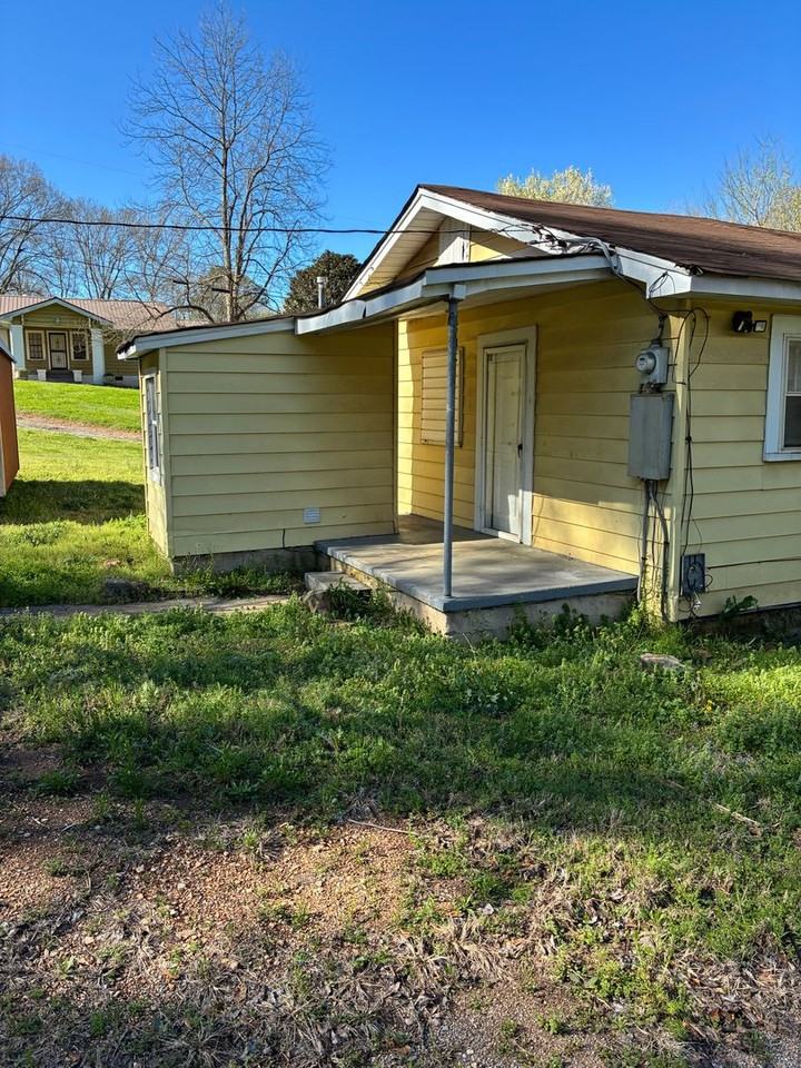 221 Eastern Valley Rd - Photo 3 of 12