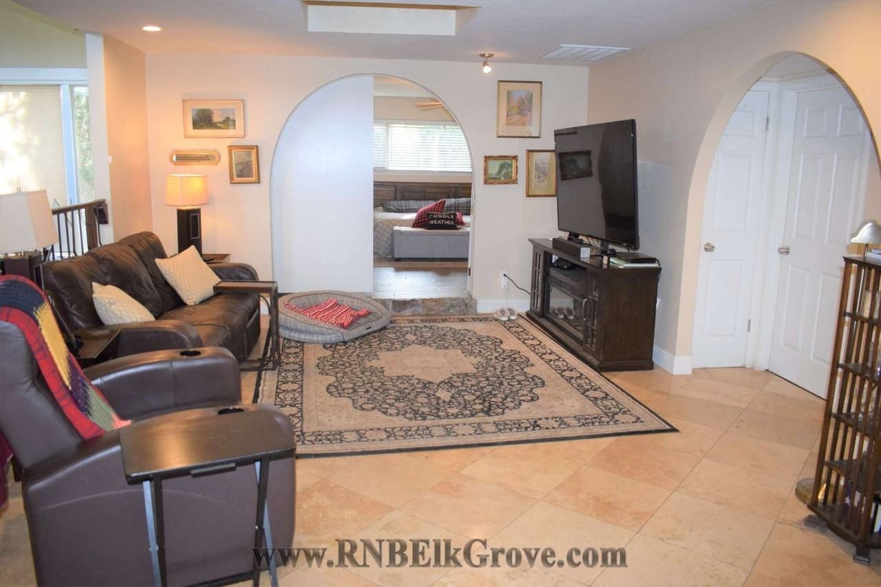 1160 Silver Lake Dr - Photo 4 of 25