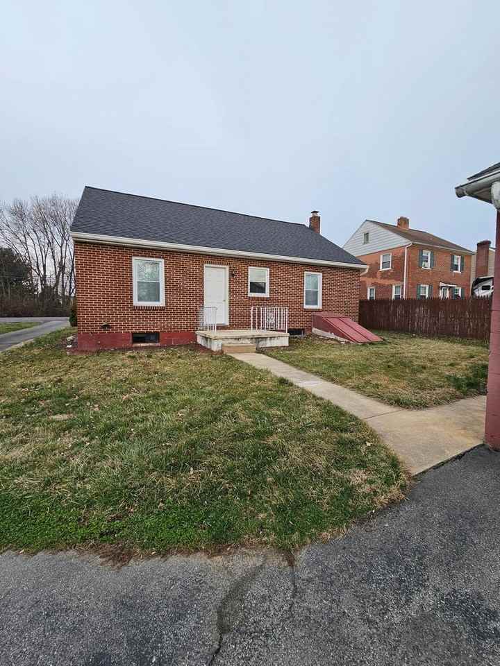 923 Rohrerstown Rd - Photo 2 of 16