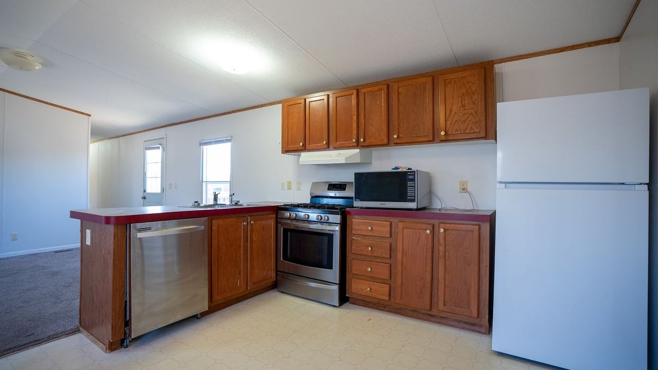 2290 Doane Ln - Photo 3 of 9