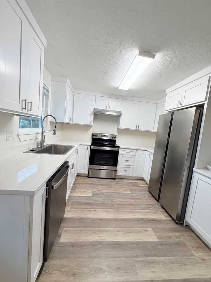 4928 13th Ave Ne - Photo 2 of 20