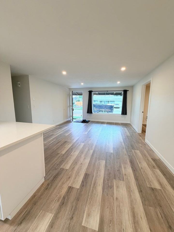 4928 13th Ave Ne - Photo 3 of 20