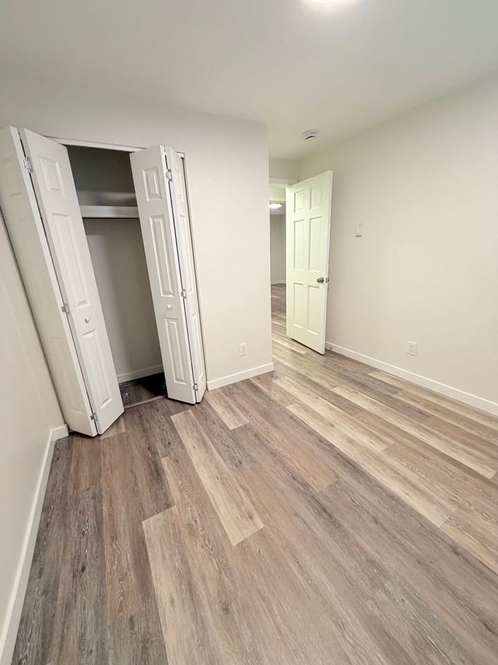 4928 13th Ave Ne - Photo 6 of 20