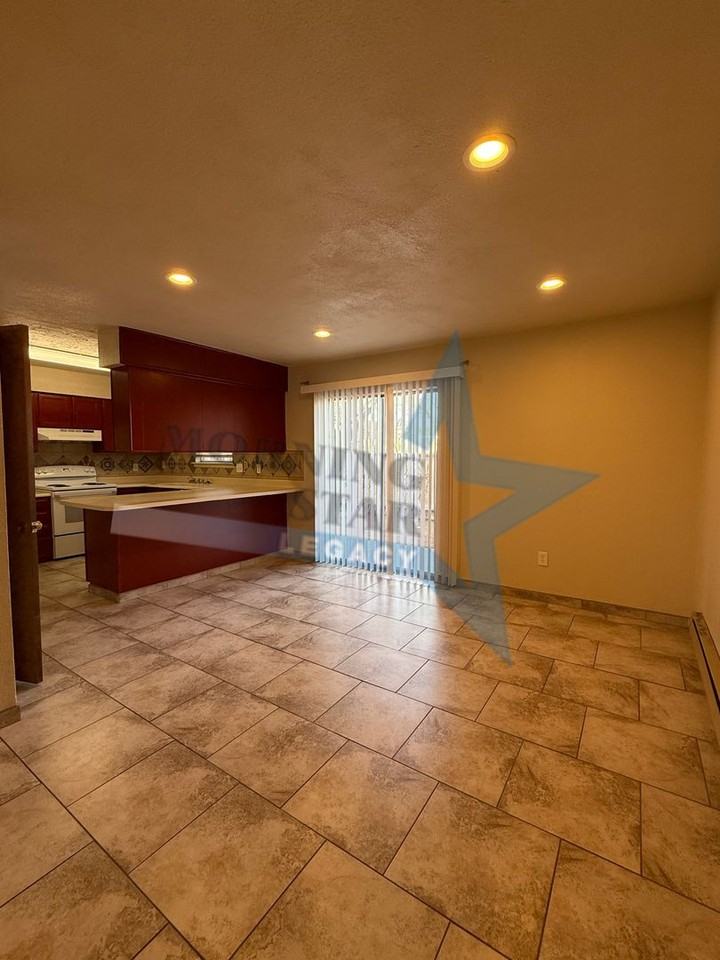 1345 Branson Ave - Photo 5 of 29