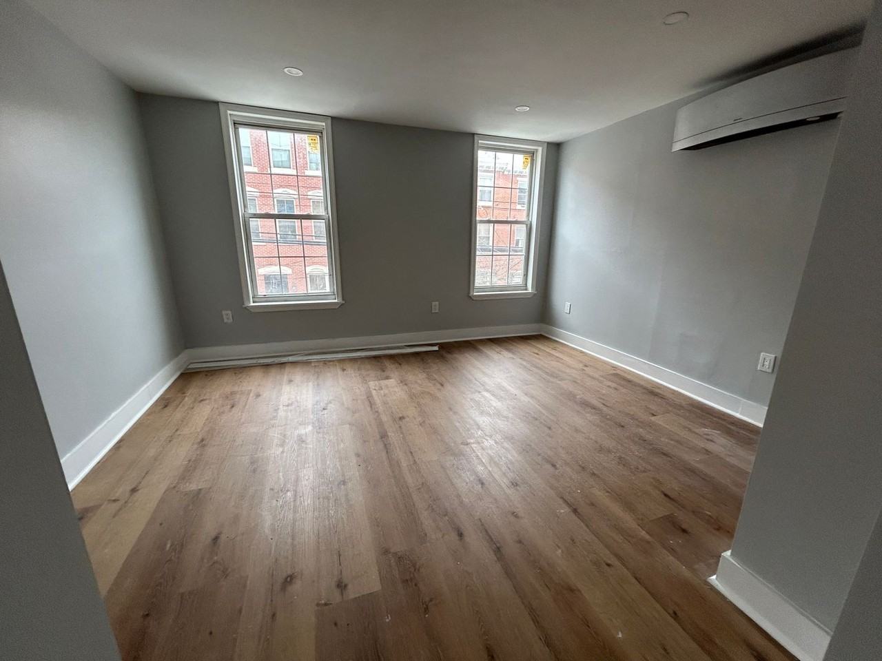 430 Dickinson St - Photo 3 of 29