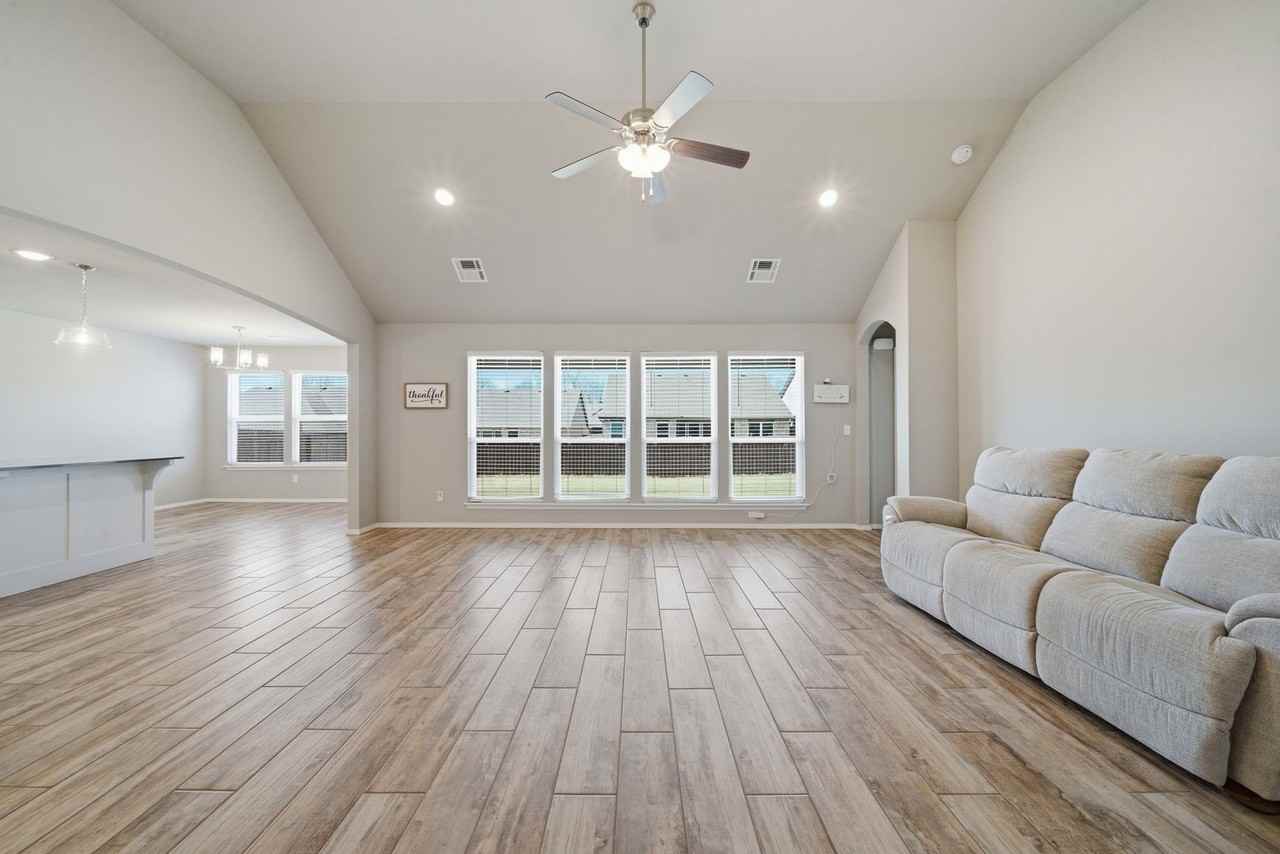 3706 S 13th Pl - Photo 3 of 22