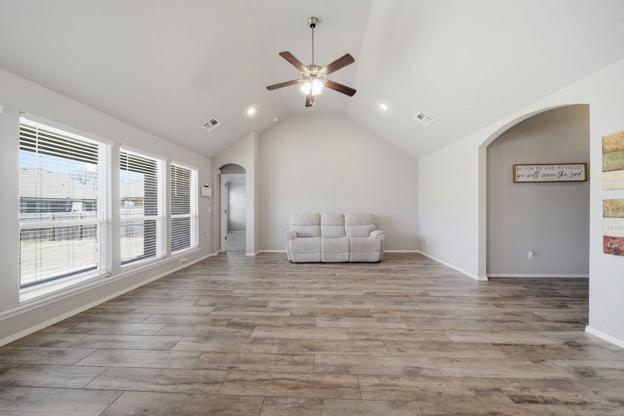 3706 S 13th Pl - Photo 4 of 22